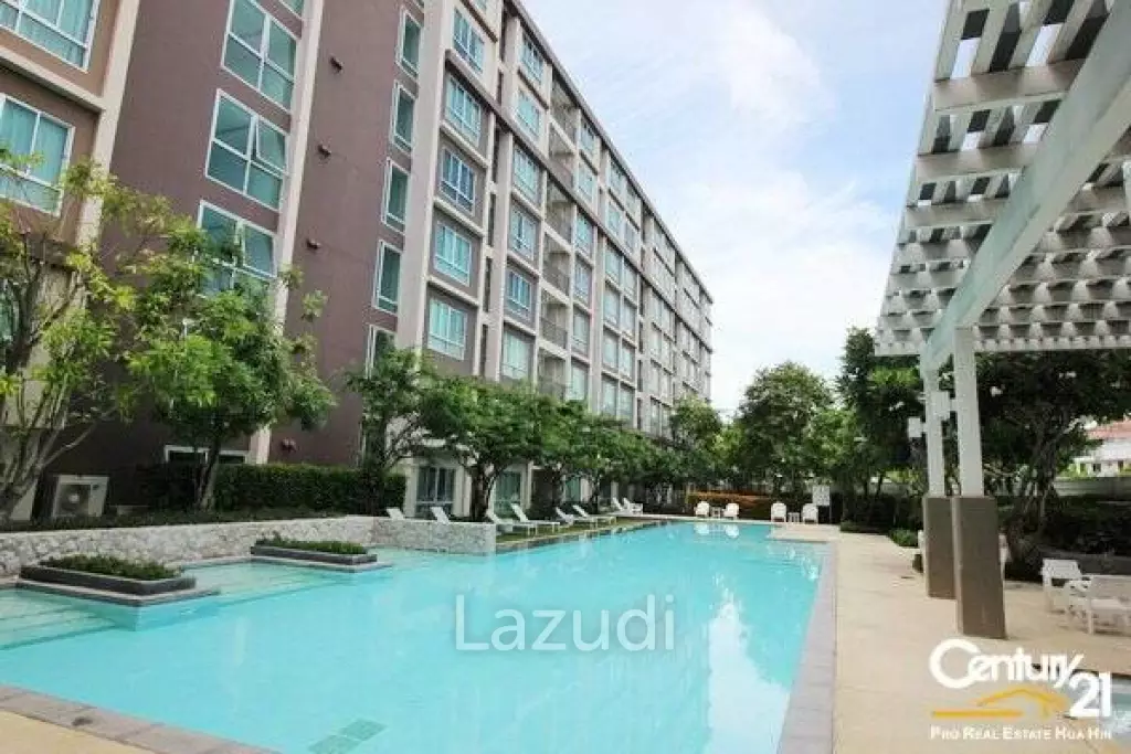Studio Condo with Mountain View