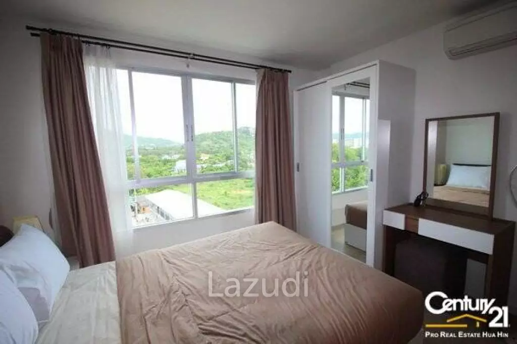 Studio Condo with Mountain View