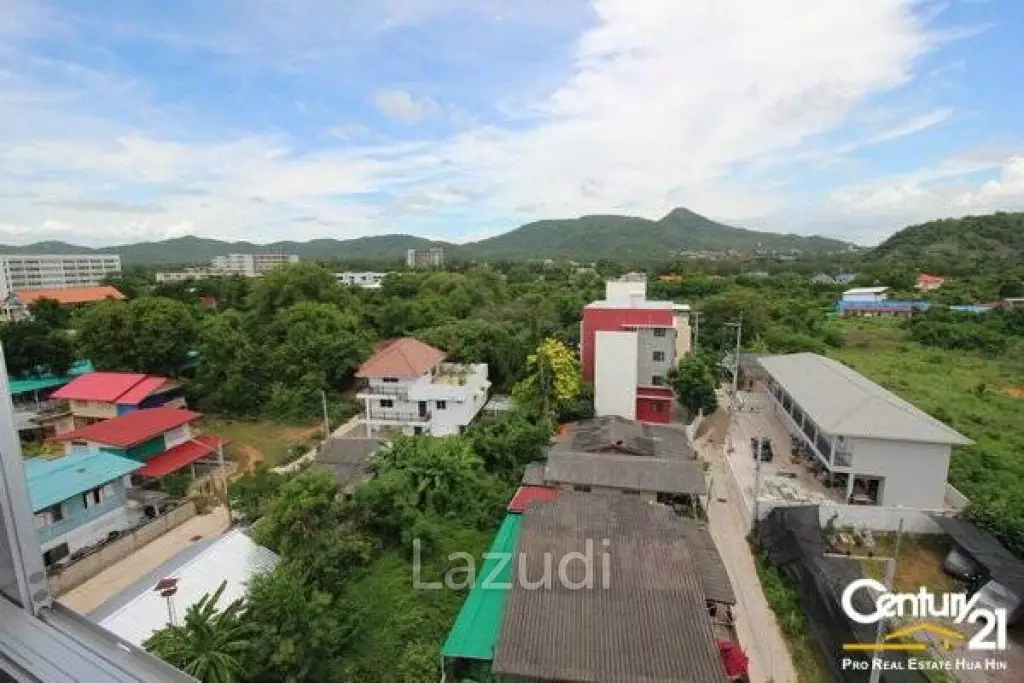 Studio Condo with Mountain View