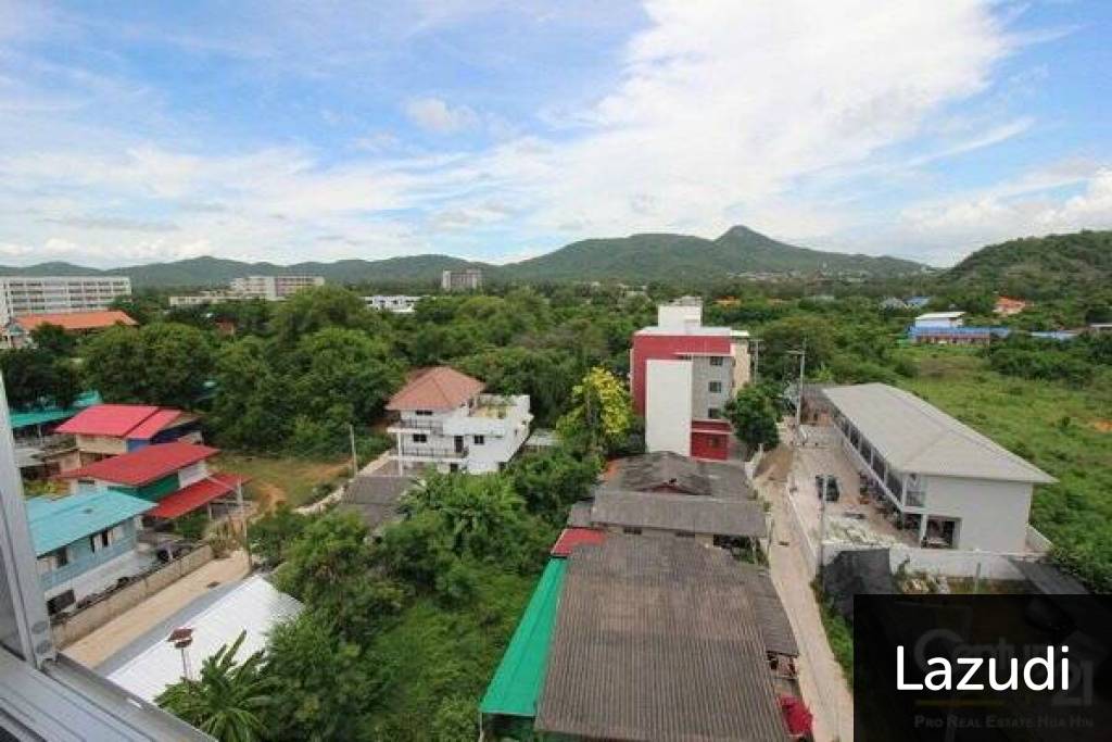 Studio Condo with Mountain View