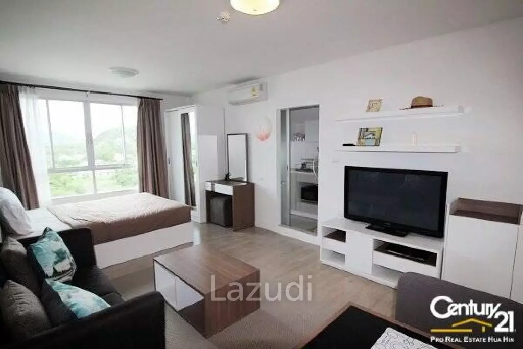 Studio Condo with Mountain View