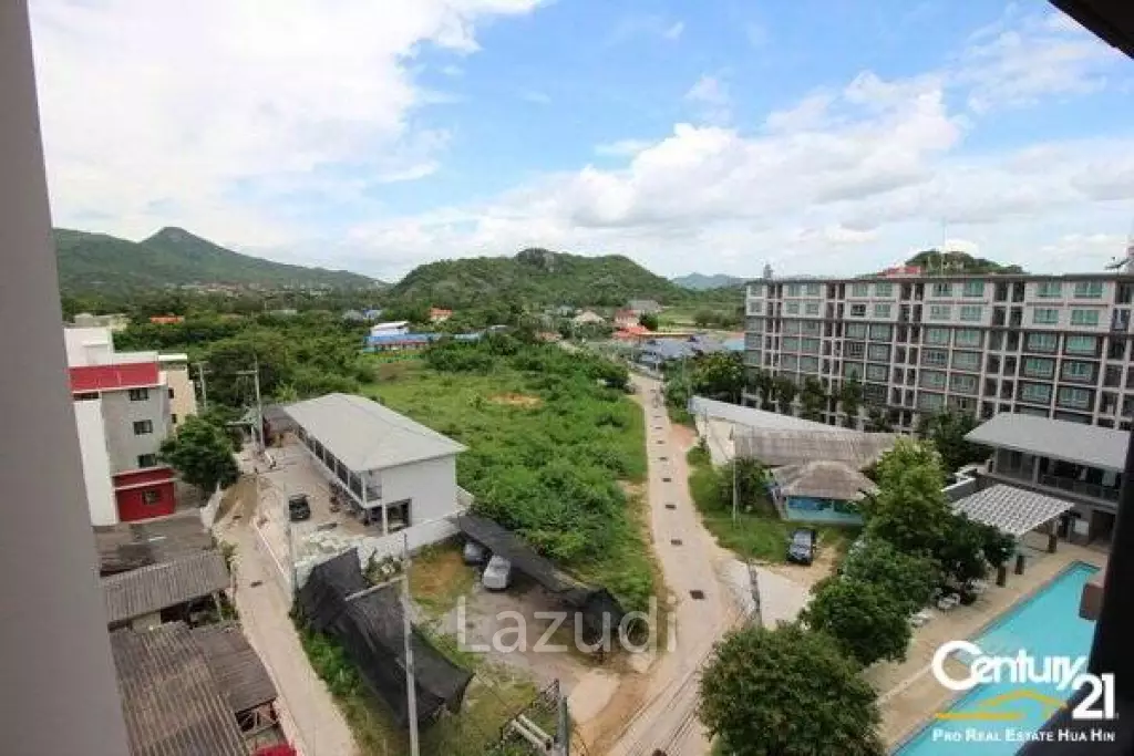 Studio Condo with Mountain View
