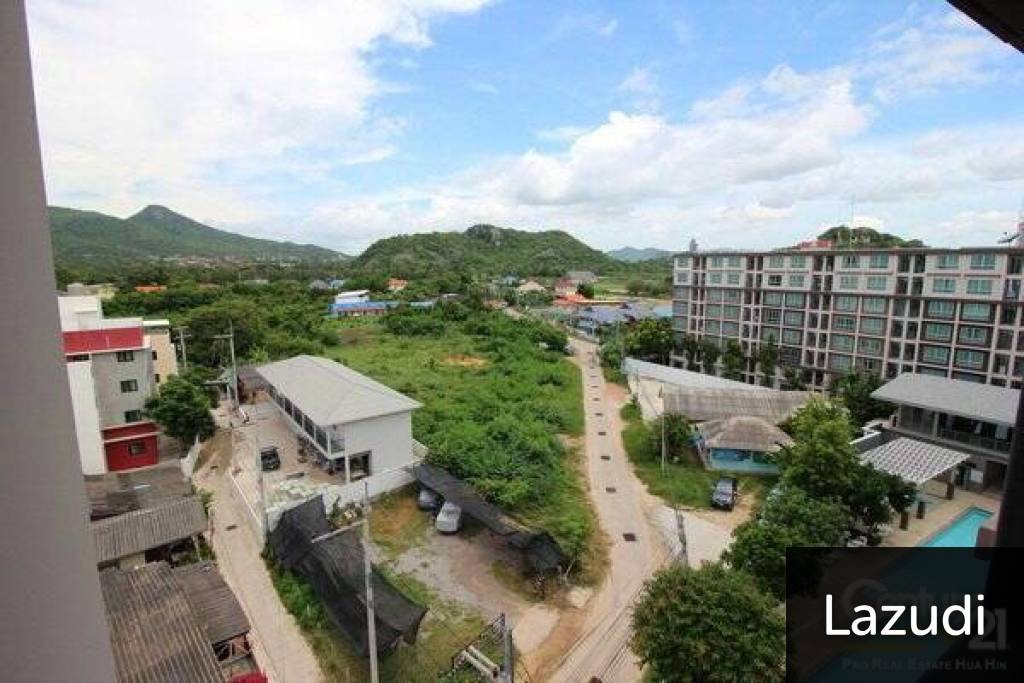 Studio Condo with Mountain View