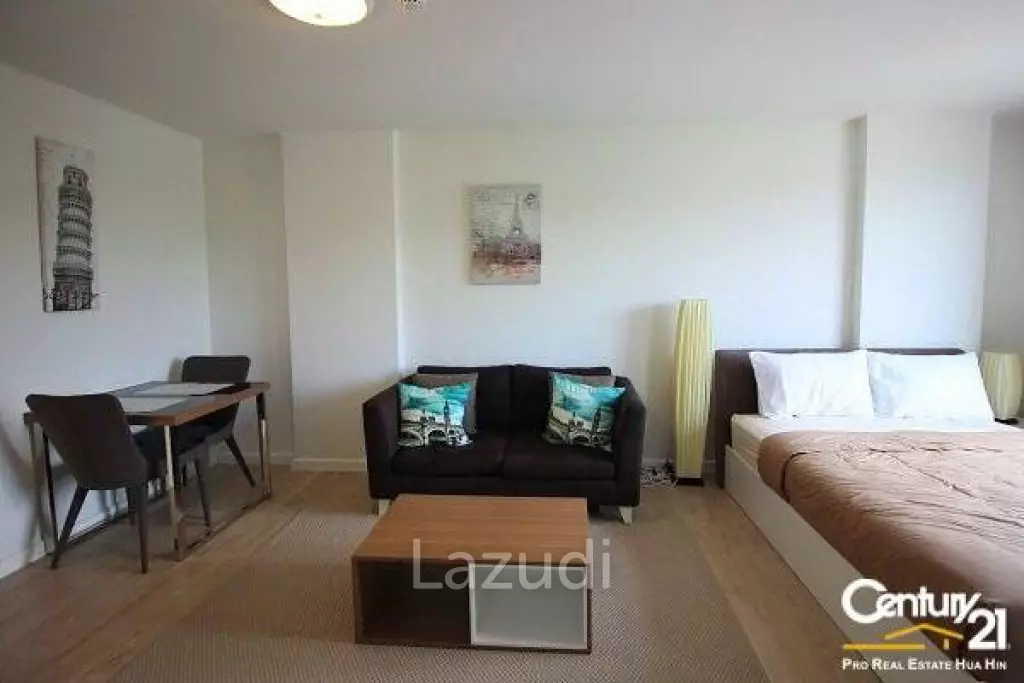 Studio Condo with Mountain View