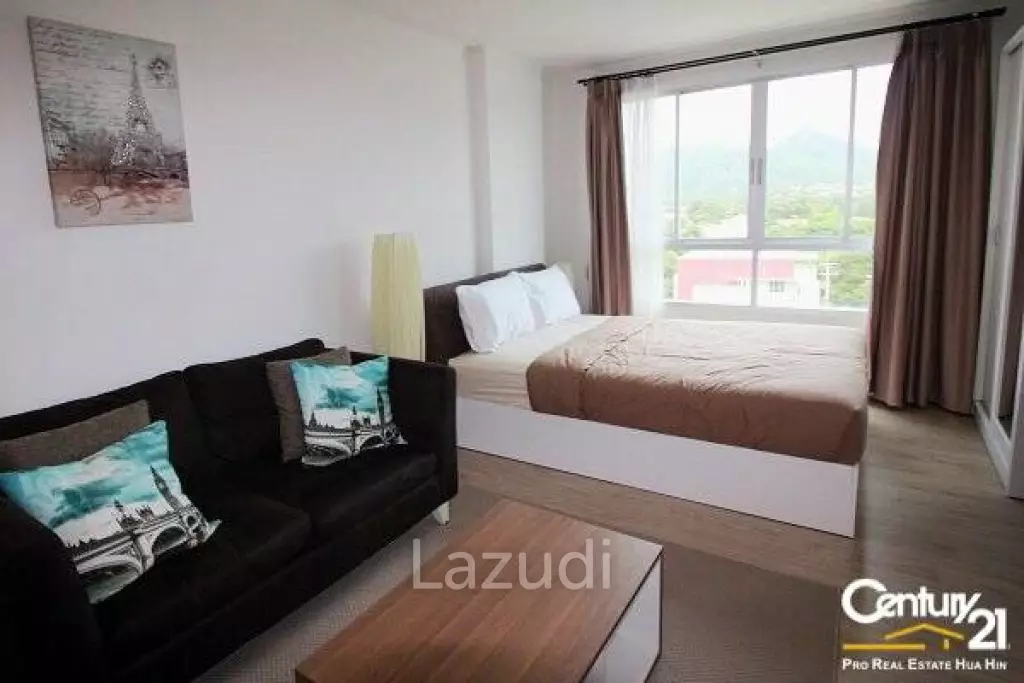 Studio Condo with Mountain View