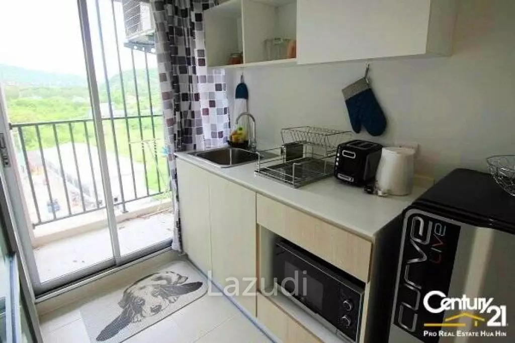 Studio Condo with Mountain View