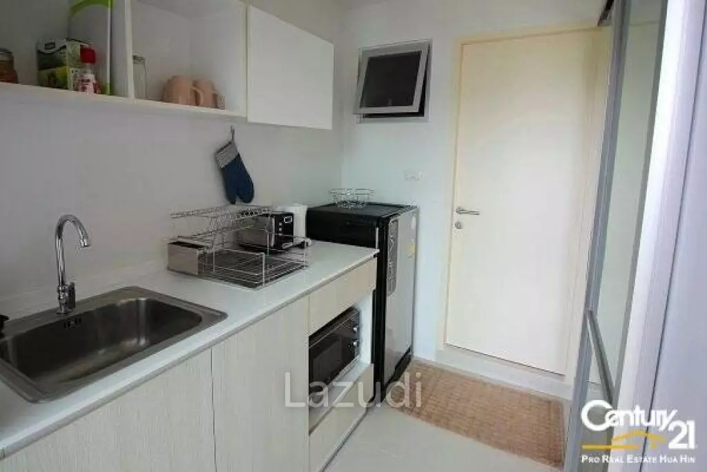 Studio Condo with Mountain View