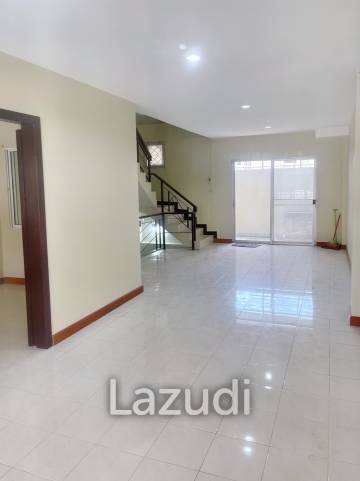 3 Bed 3 Bath 160 SQ.M City Park Pattanakarn 38