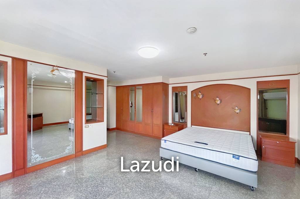 3  Bed 3 Bath 265 SQ.M Baan Suanpetch