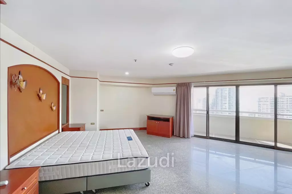 3  Bed 3 Bath 265 SQ.M Baan Suanpetch