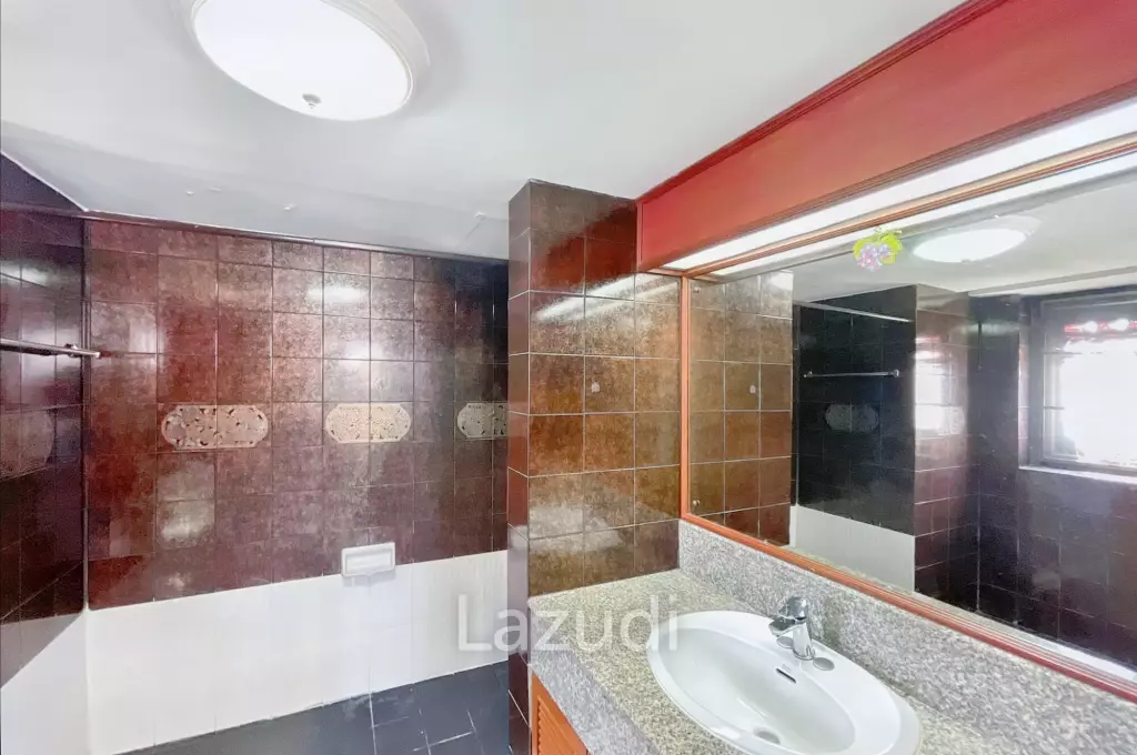 3  Bed 3 Bath 265 SQ.M Baan Suanpetch