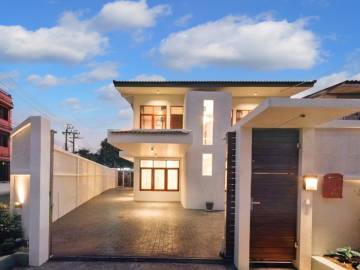 3 Bed 2 Bath 270 SQ.M House For Sale Ladprao 18