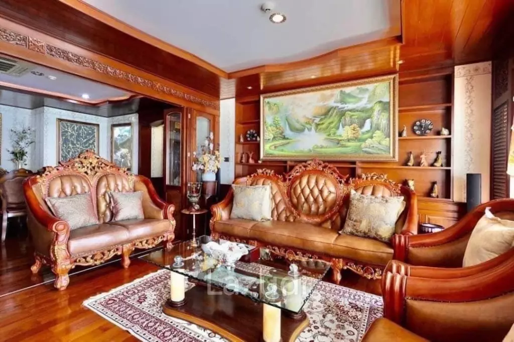 2 Bed 3 Bath 189 SQ.M Royal Cliff Garden
