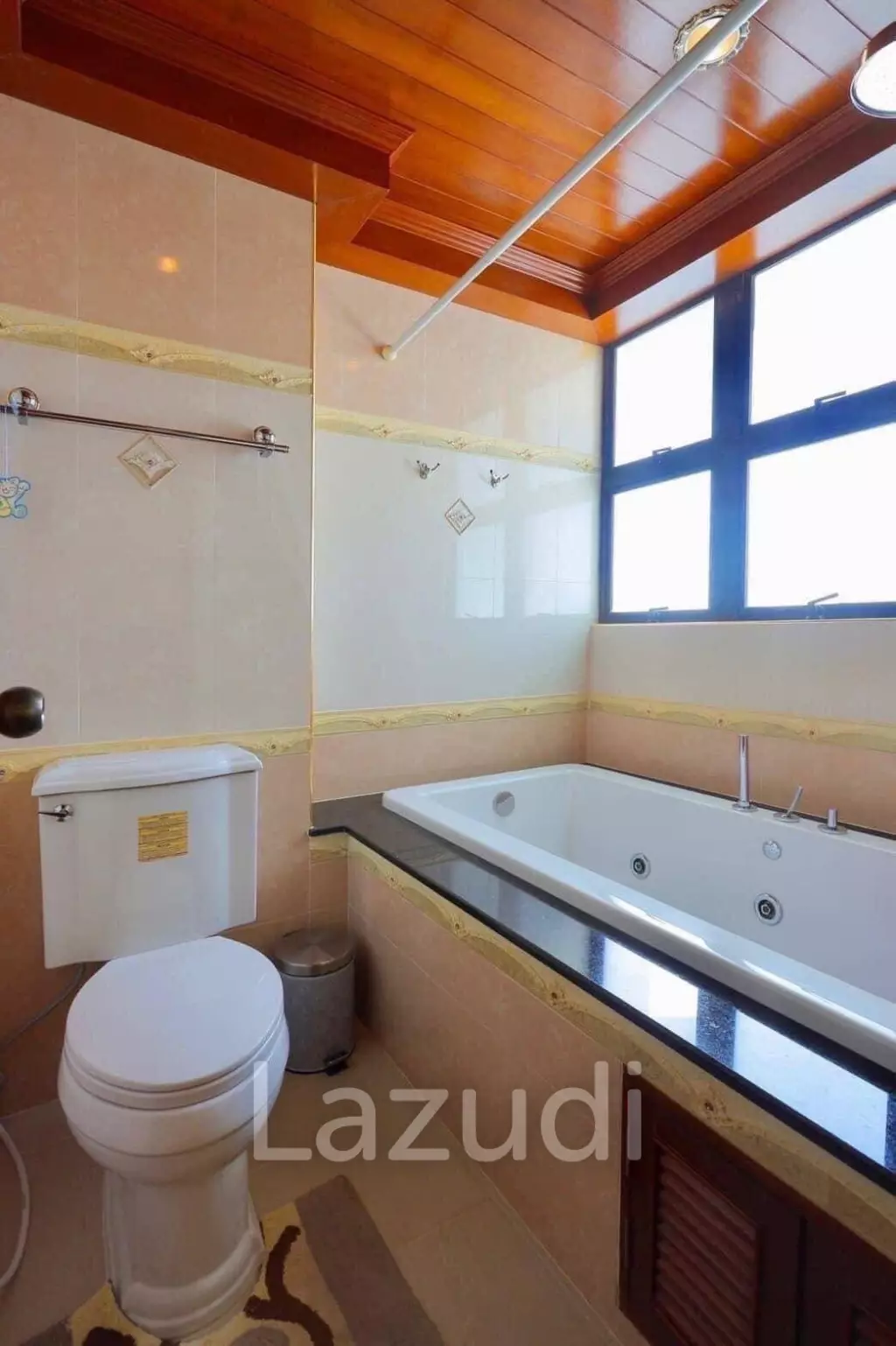 2 Bed 3 Bath 189 SQ.M Royal Cliff Garden