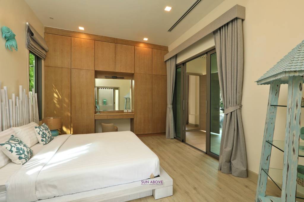 5 bedroom villa - Thai company - Sai Taan