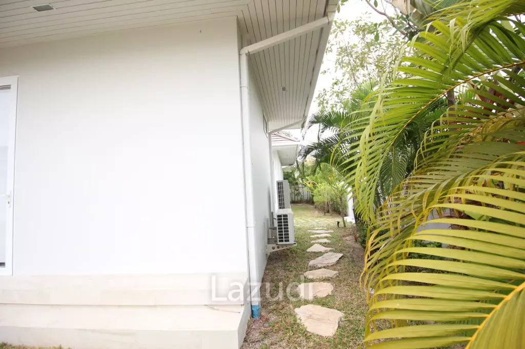 Woodlands Residence: 6 Bed 6 Bath Mountain View