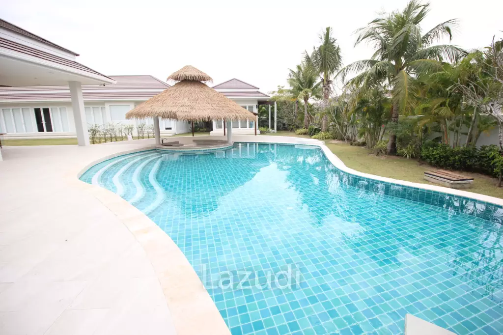 Woodlands Residence: 6 Bed 6 Bath Mountain View