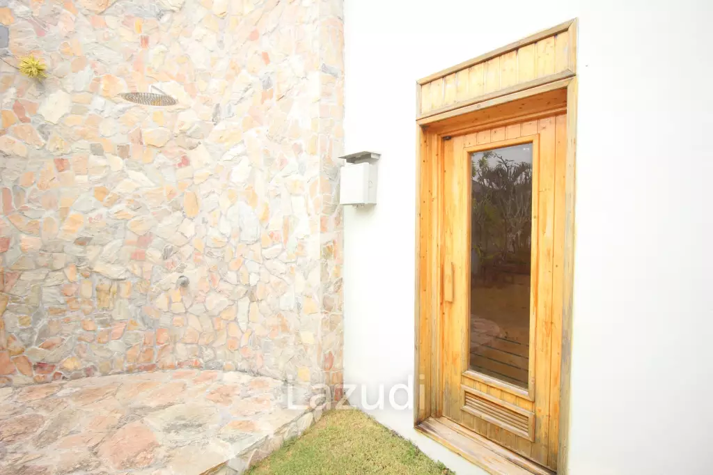 Woodlands Residence: 6 Bed 6 Bath Mountain View