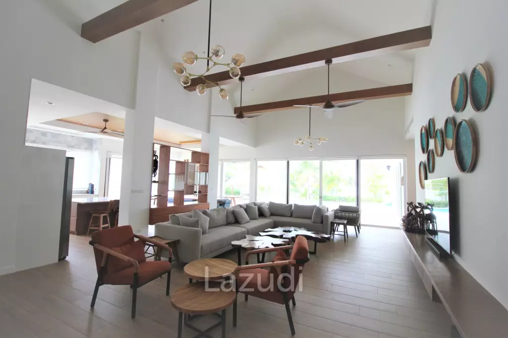 Woodlands Residence: 6 Bed 6 Bath Mountain View