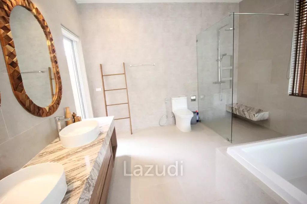 Woodlands Residence: 6 Bed 6 Bath Mountain View