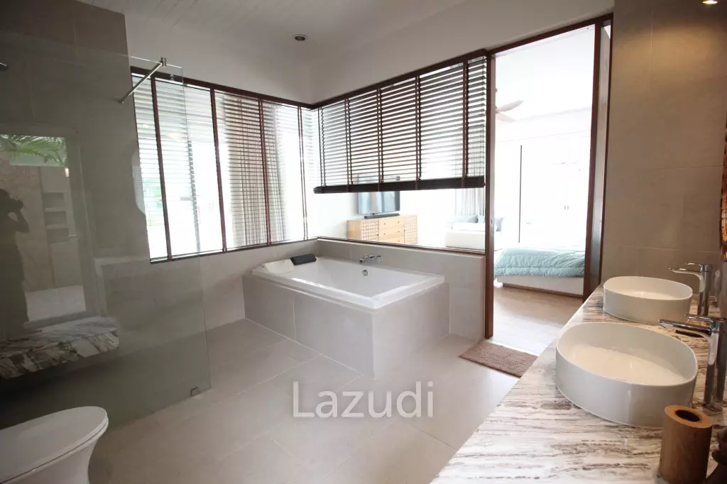 Woodlands Residence: 6 Bed 6 Bath Mountain View