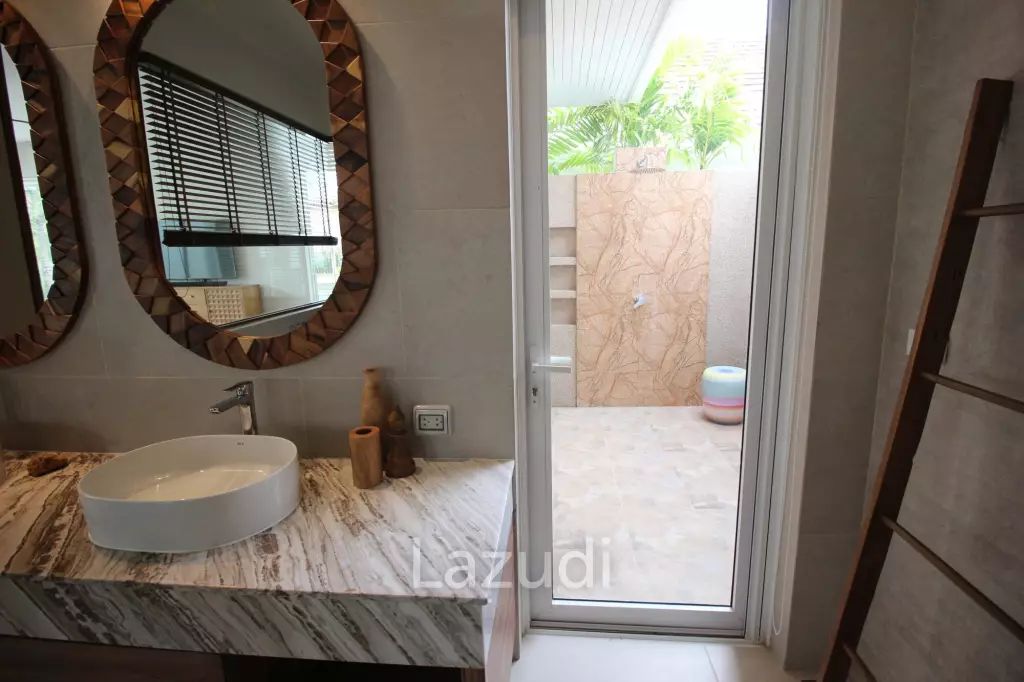 Woodlands Residence: 6 Bed 6 Bath Mountain View