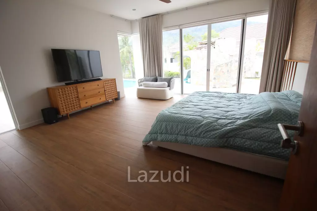 Woodlands Residence: 6 Bed 6 Bath Mountain View