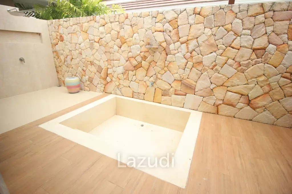 Woodlands Residence: 6 Bed 6 Bath Mountain View