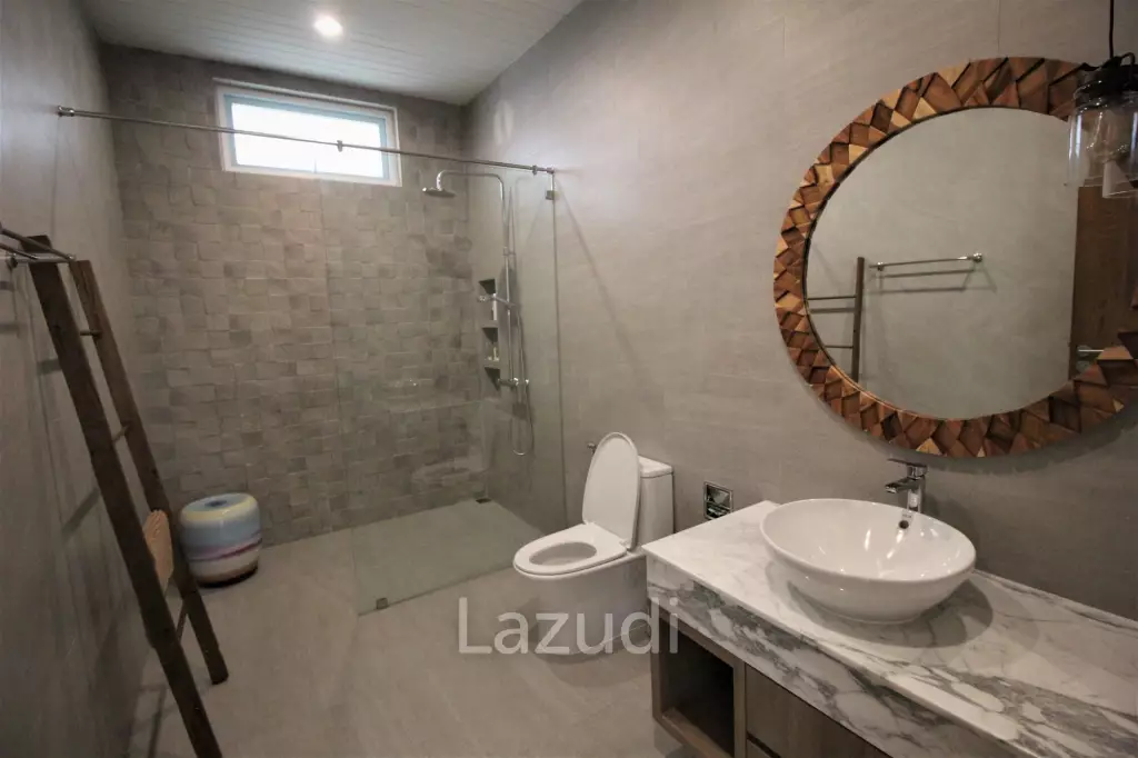 Woodlands Residence: 6 Bed 6 Bath Mountain View