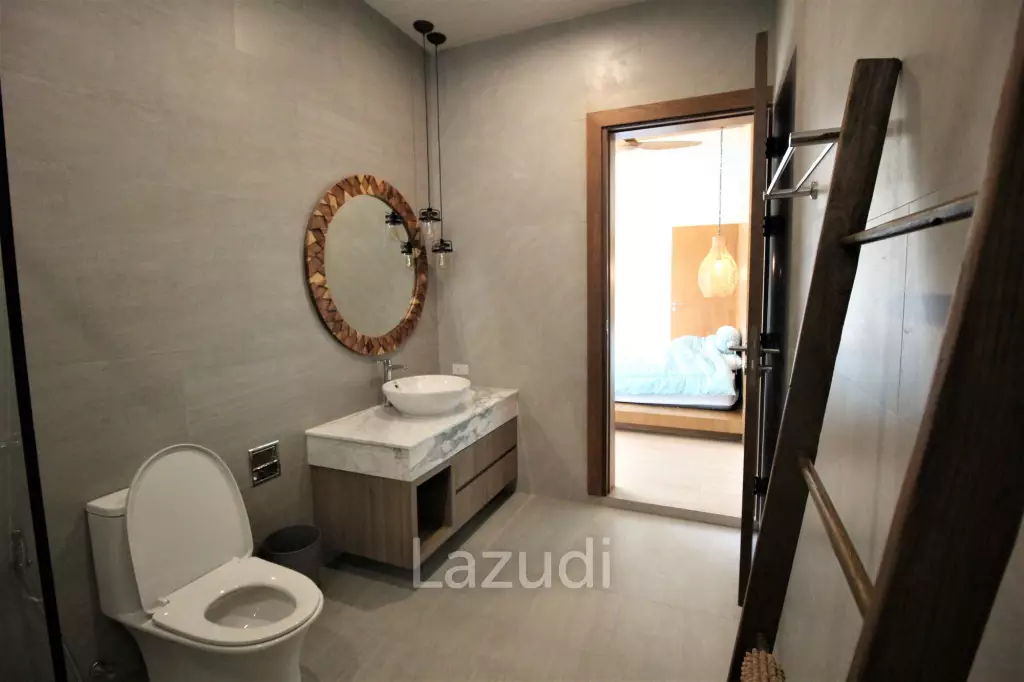 Woodlands Residence: 6 Bed 6 Bath Mountain View