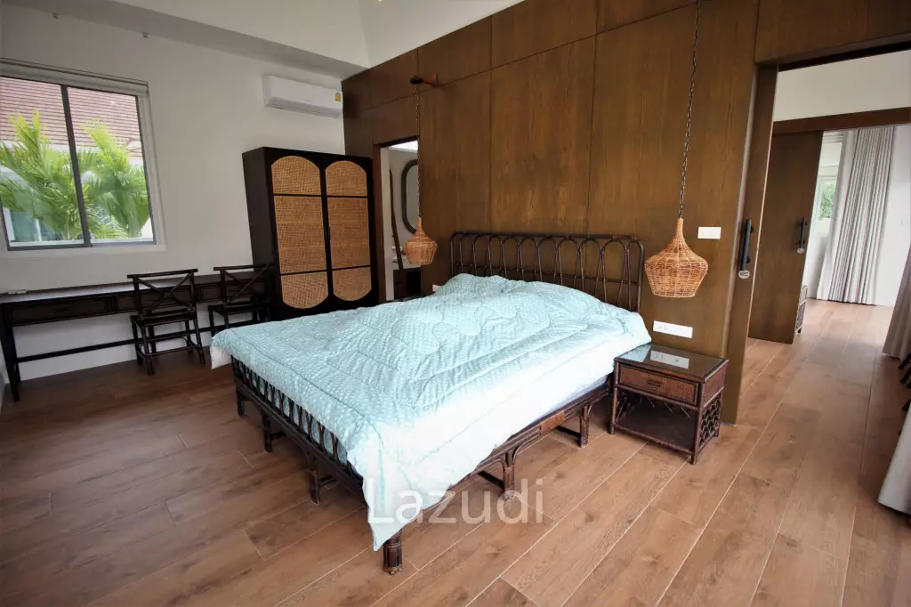 Woodlands Residence: 6 Bed 6 Bath Mountain View
