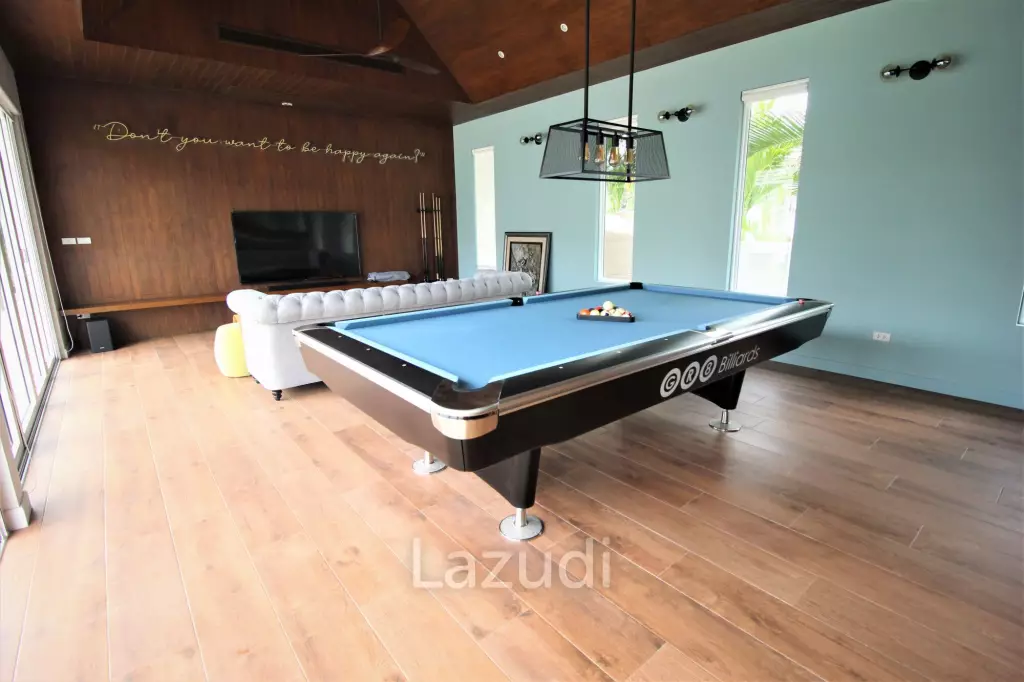 Woodlands Residence: 6 Bed 6 Bath Mountain View