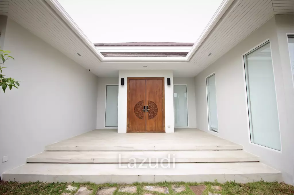 Woodlands Residence: 6 Bed 6 Bath Mountain View
