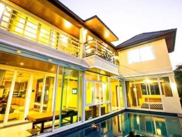 Well-Equipped Luxury 5-Bedroom Villa in Samui