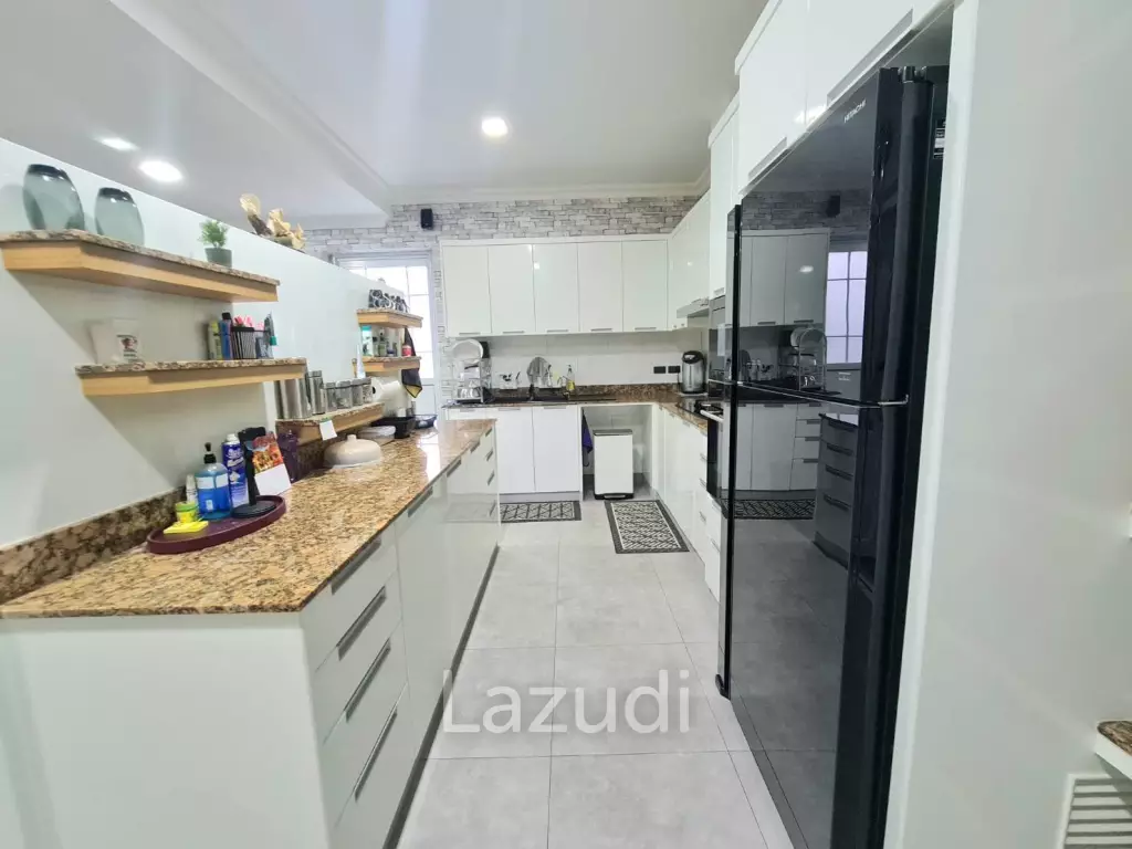 4 Bedrooms 6 Bathrooms, 800 sqm, Phoenix Golf Coruse