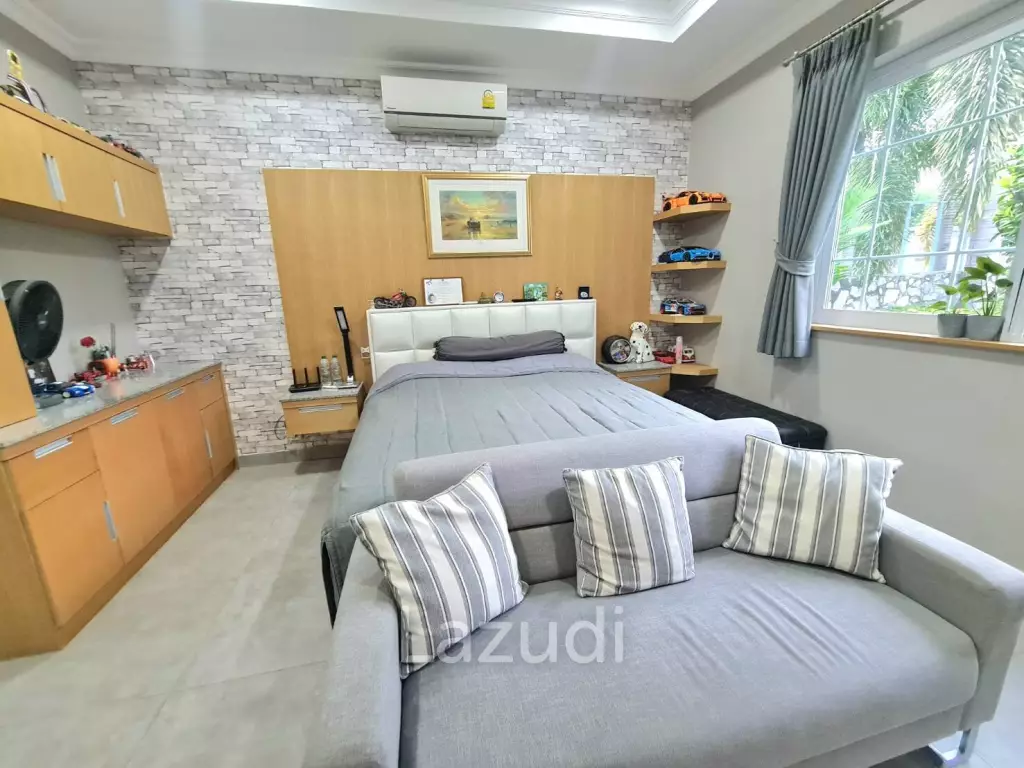4 Bedrooms 6 Bathrooms, 800 sqm, Phoenix Golf Coruse