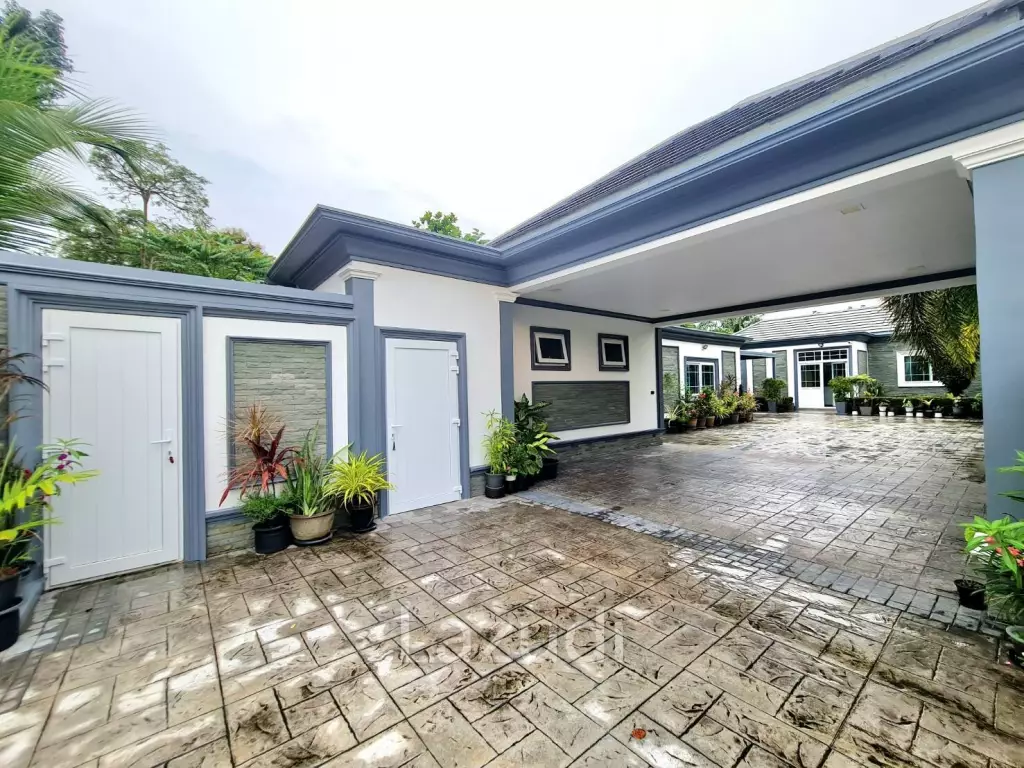 4 Bedrooms 6 Bathrooms, 800 sqm, Phoenix Golf Coruse