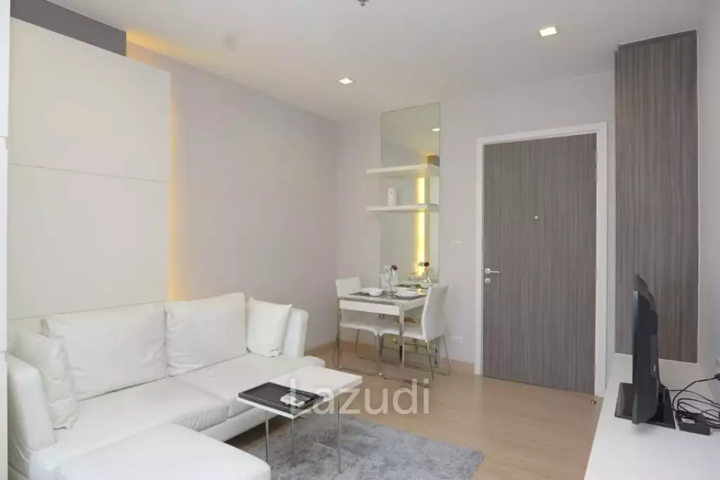 studio 30 SQ.M Urbano Absolute Sathon - Taksin
