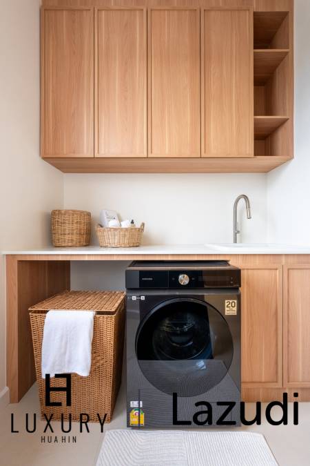 580 ตร.ม 3 เตียง 3 อาบน้ำ วิลล่า For ขาย