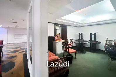 Unleash Your Potential w/ Versatile 500m2 Comm Space in Sukhumvit Soi 33