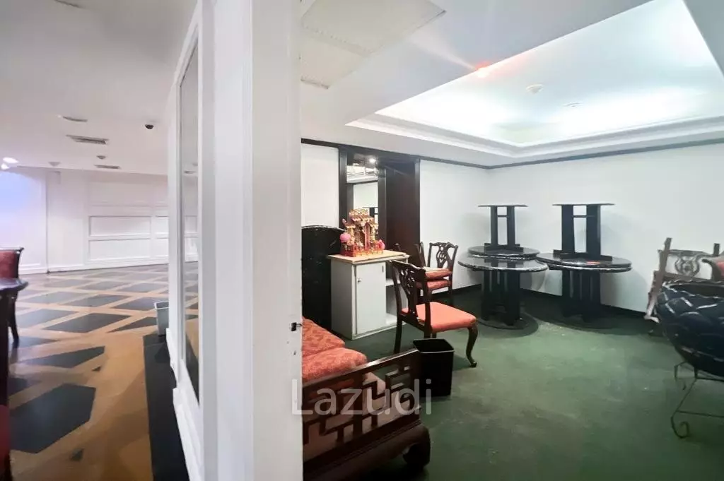 Unleash Your Potential w/ Versatile 500m2 Comm Space in Sukhumvit Soi 33