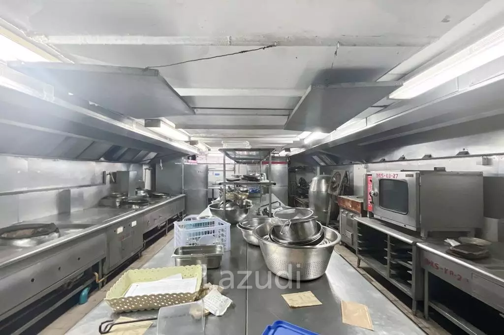 Unleash Your Potential w/ Versatile 500m2 Comm Space in Sukhumvit Soi 33