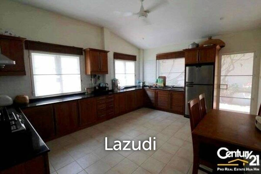 2,000 metro cuadrado 4 ` 3 Baño Villa de Venta