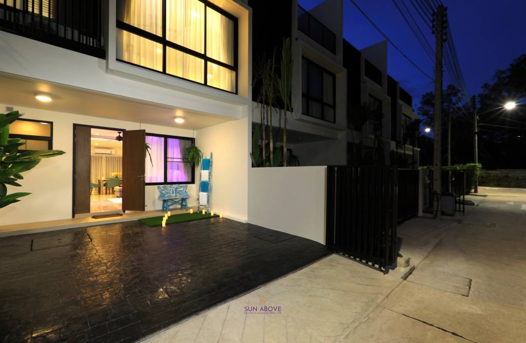 3 BEDROOM 3 BATHROOM TOWNHOUSE | LAGUNA