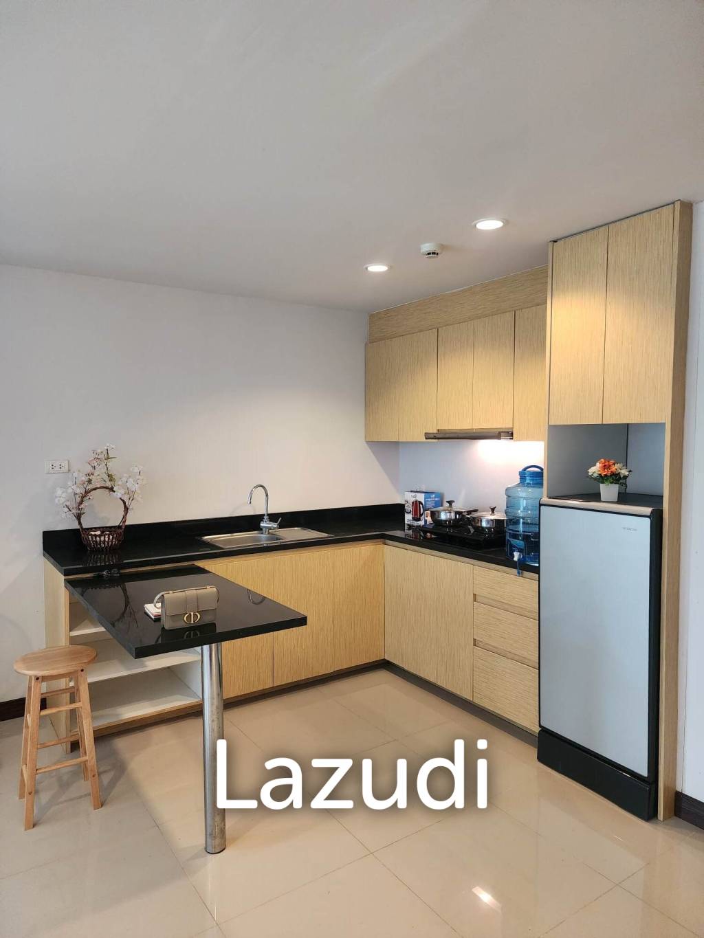 Large 1 Bedroom condo soi 102 The Pride