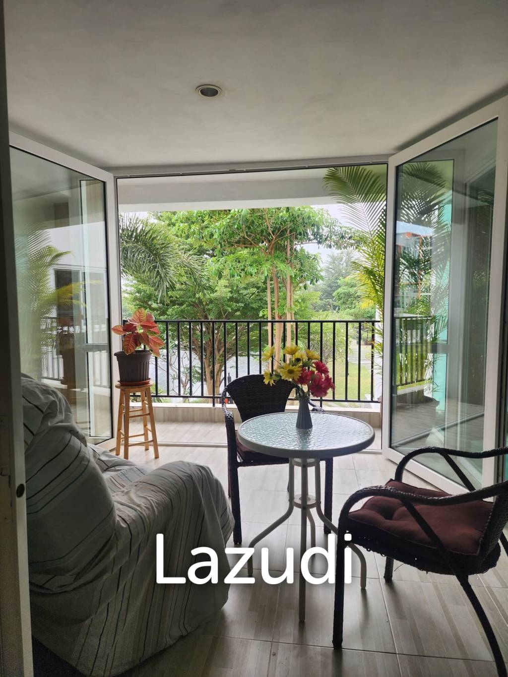 Large 1 Bedroom condo soi 102 The Pride