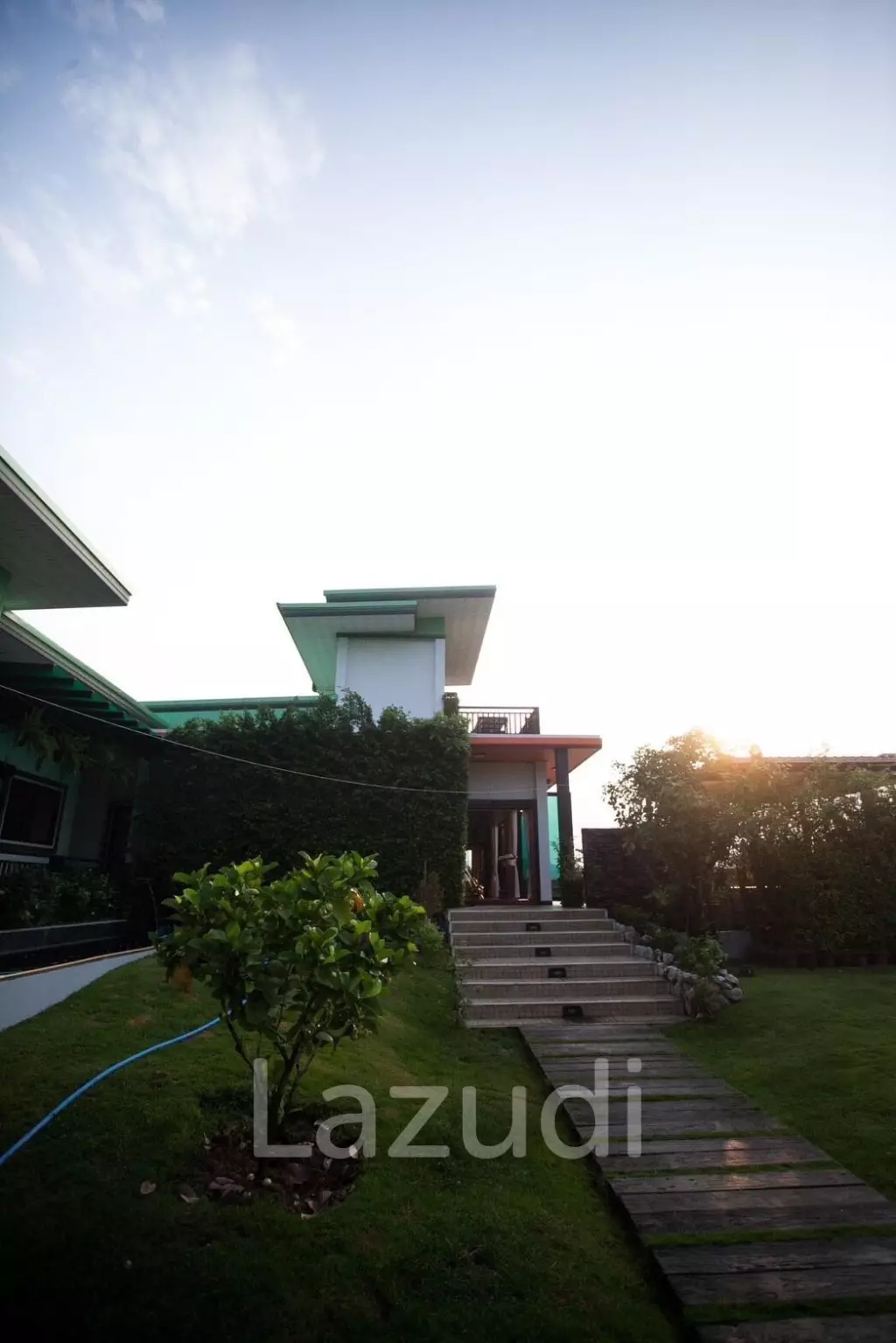 ขายบ้านพร้อมโรงงานทำถุงมือผ้าใน แม่สาย เชียงราย
