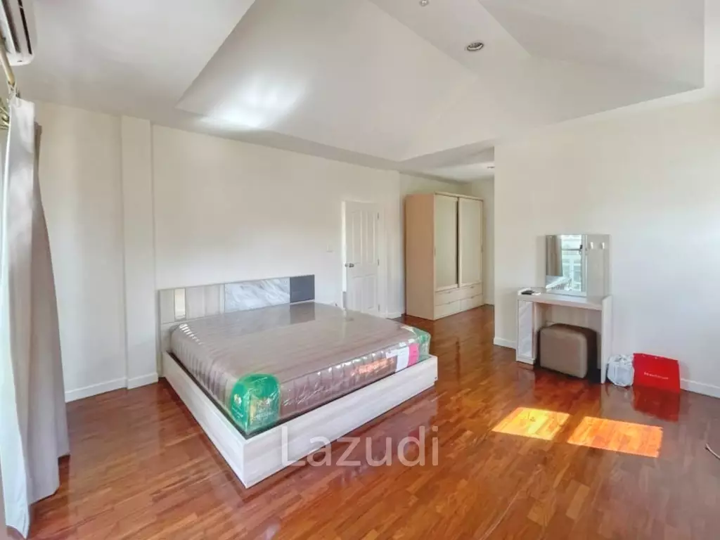 3 Bed 4 Bath 350 SQ.M Nantawan Rama 9 - Onnut