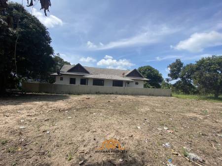 Land for sale walking distance to beach