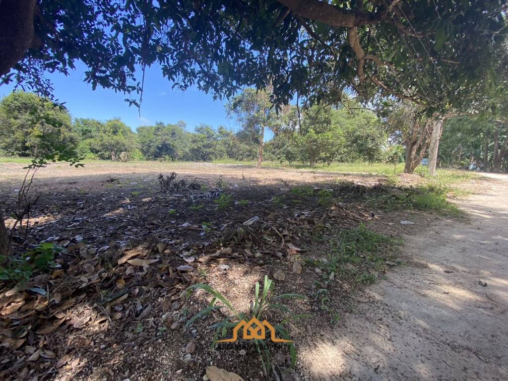 Land for sale walking distance to beach